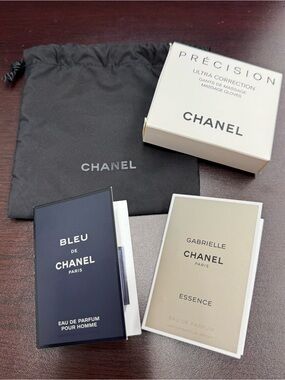 CHANEL Massage Gloves, Bleu & Gabrielle Fragrance Set with Black Pouch